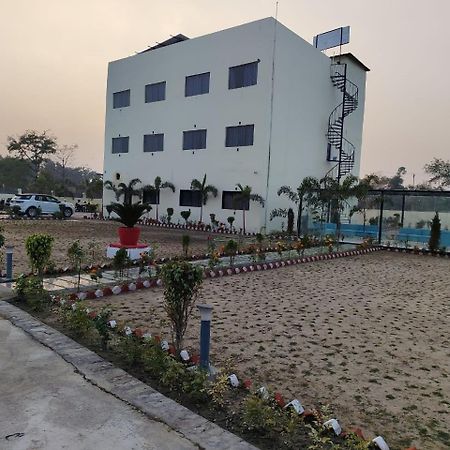 The Velvet Sky Hotel & Resort Bahraich Exterior photo