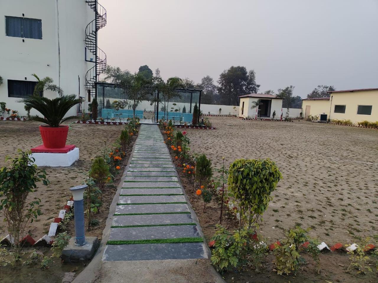 The Velvet Sky Hotel & Resort Bahraich Exterior photo