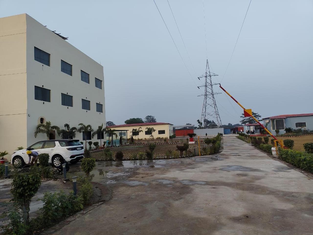 The Velvet Sky Hotel & Resort Bahraich Exterior photo