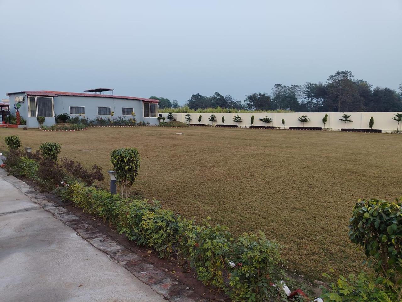The Velvet Sky Hotel & Resort Bahraich Exterior photo